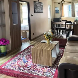 House Of Forrest, Service Apartment
